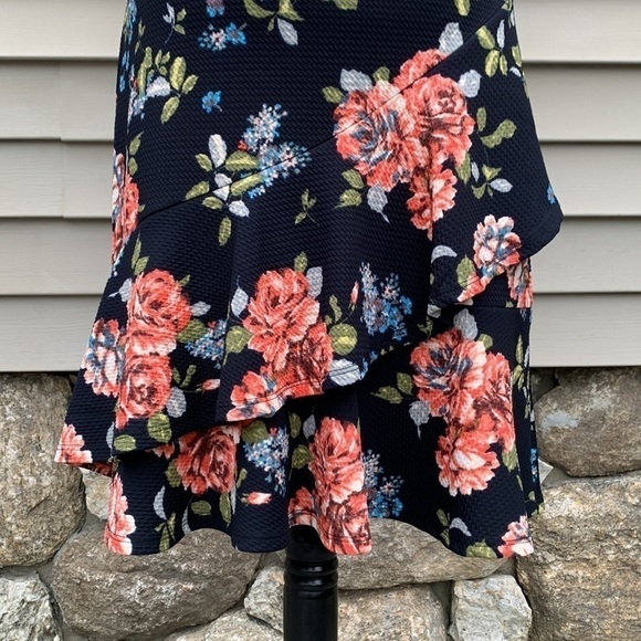 SOPRANO Navy-Floral Ruffle Textured Dress - Picture 6 of 13